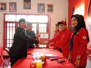 Ali Rahman Ambil Berkas Pertama Cakada dari PDI Perjuangan 