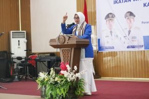 Dukung UMKM berbasis Kearifan Lokal, Bunda Reny lantik Pengurus DPC IWAPI Way Kanan Periode 2024-2029