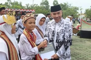 Pemkab Way Kanan Menggelar Upacara Peringatan Hari Guru dan HUT PGRI ke 79 Tingkat Kabupaten Way Kanan Tahun 2024