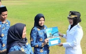 Ayu Asalasiyah Serahkan Petikan Surat Kepada 87  CPNS Way Kanan, dan 6 CPNS Ikatan Dinas Departemen Perhubungan Tahun 2024