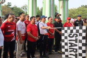 Romli, S.Kom,SH,MH, Buka Lomba Gerak Jalan Tingkat SD/MI Memperingati HUT ke 80 RI