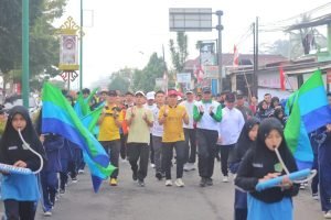 Parosil Mabsus Ajak Warga Lampung Barat Jaga Kerukunan Lewat Jalan Sehat HUT ke 80 RI