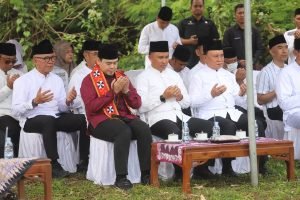 Peringati HUT ke 34 Lampung Barat, Bupati Berama Forkopimda Ziarah Kubur dan Doa Bersama untuk Para Korban Gempa 1994