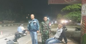 Babinsa Koramil 410-04/TKT Cegah Eskalasi, Bubarkan Tawuran Pelajar di Bawah Fly Over Kalibalau Kencana